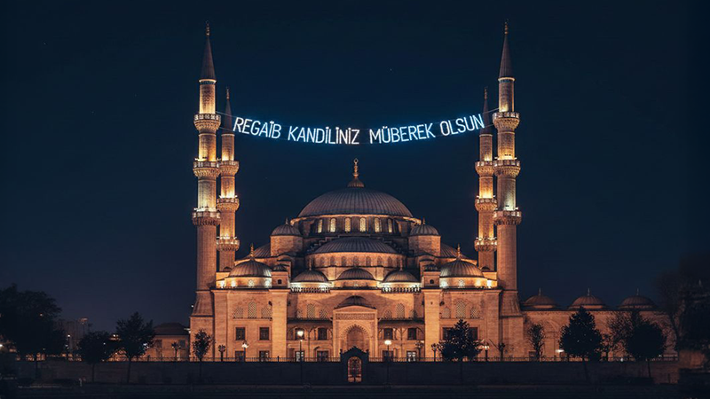 Regâib Kandili: Rahmet ve Mağfiret Gecesinin Anlamı ve İbadetleri